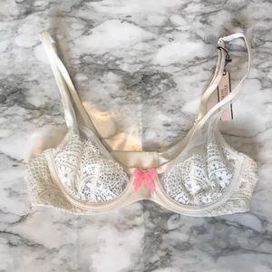 Victoria’s Secret Body by VS White 32B Mesh Lace